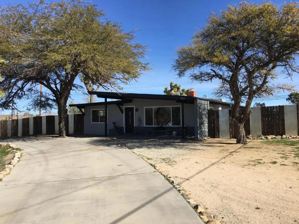 Desert Serenity in Yucca/Joshua Tree w/AC & Fire pit