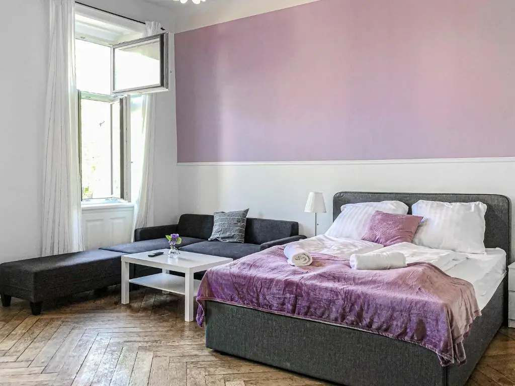 Commodious 2BR Apt. Near AKH-Perfect for Groups