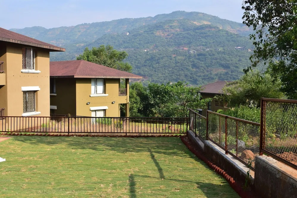 4BHK by Tripvillas Holiday Homes