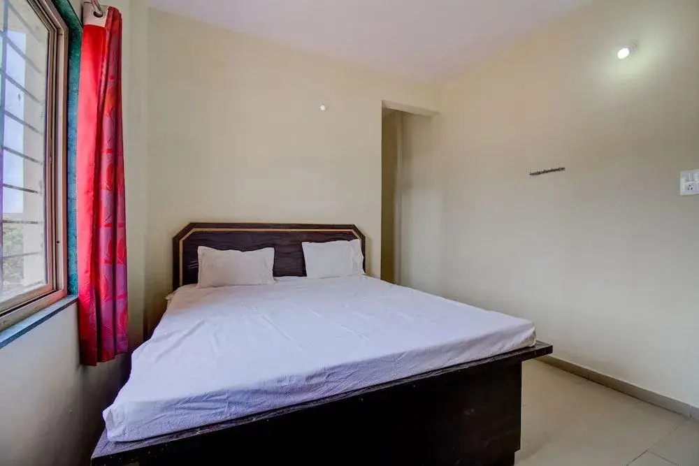Sri Krishna Deluxe by OYO Rooms