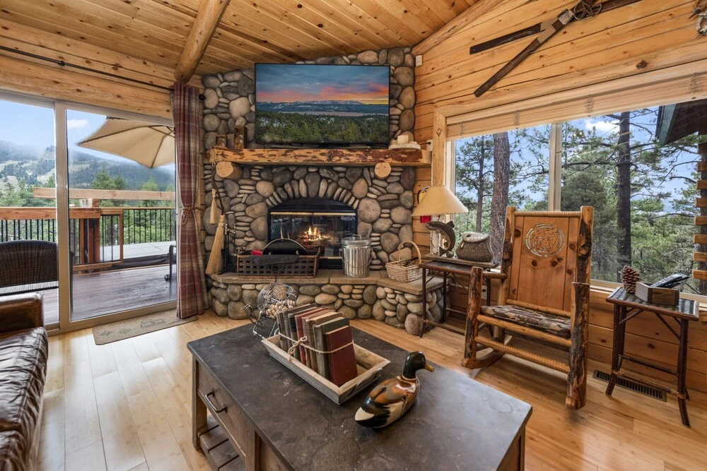 Moon Bear Lodge - Gorgeous Natural Wood Finishes At This Quality Home With Foosball! 3 Bedroom Cabin
