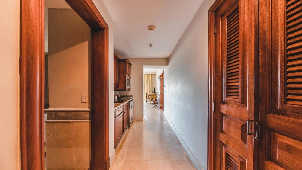 Magnificent Golden Bear w Balcony Pool and Private Parking lot E21