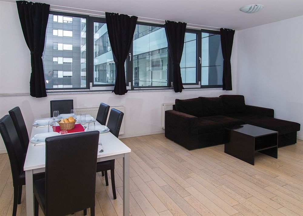 Nova Galerija Studio Ema i Apartman Anita- parking in garage