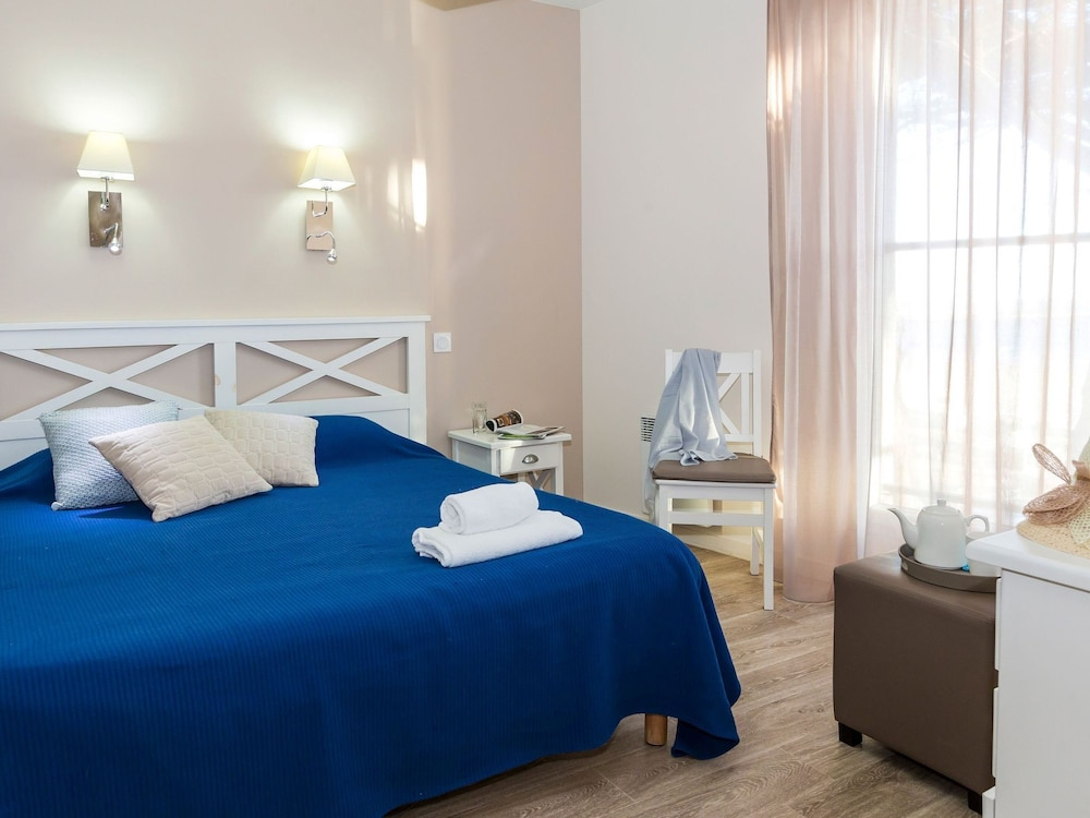Sea Breeze Stay w/ Pool