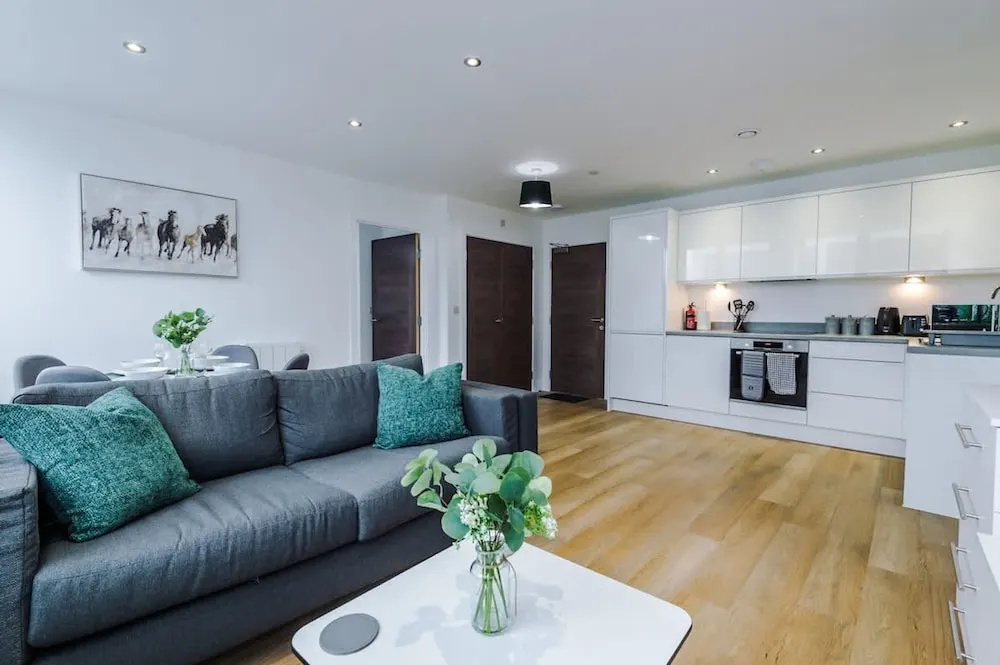 NEW Stylish Apartment Amazing Location Sleeps 4