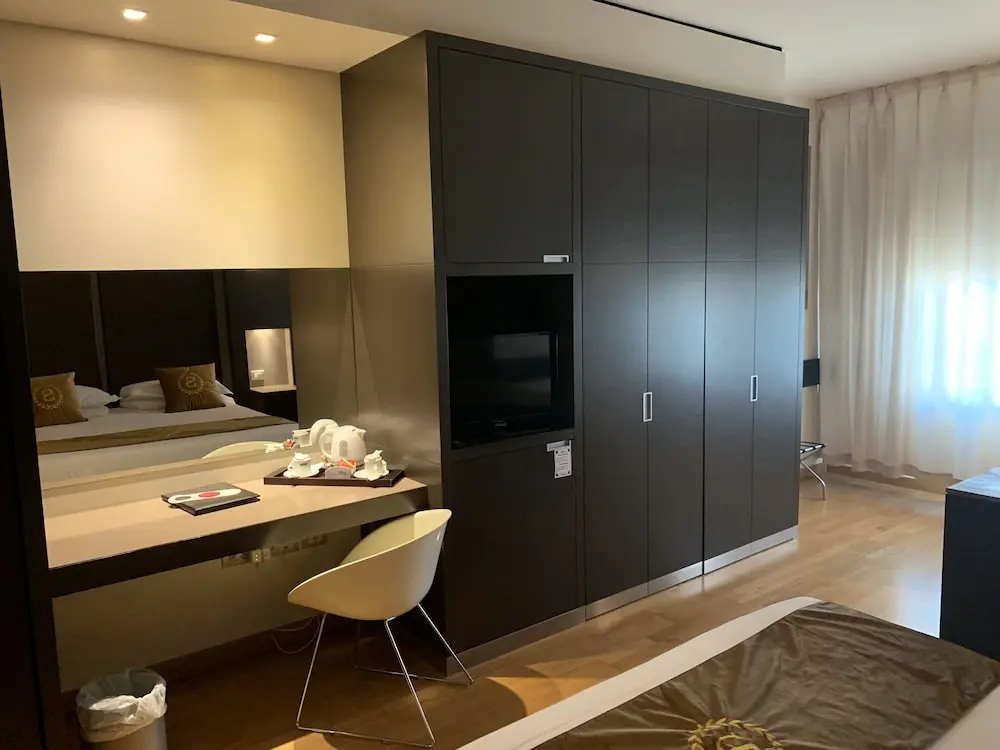 Wall Art Hotel & Residence