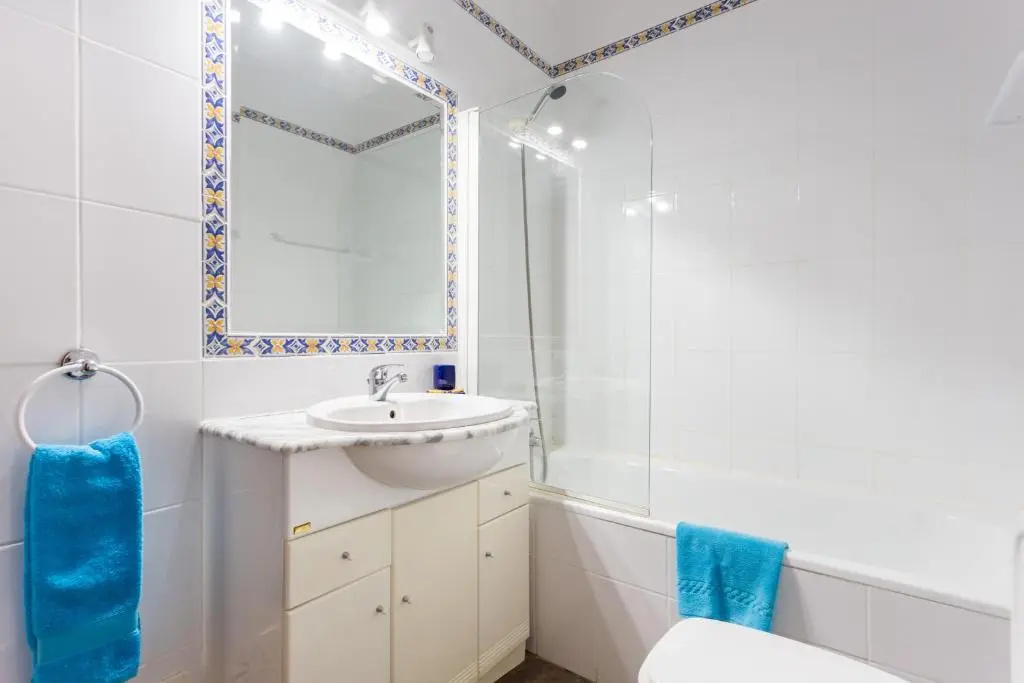 CoolHouses Algarve Luz, 1 bed penthouse flat w/ sea views. Fiji 11