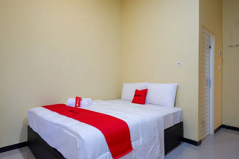 RedDoorz Syariah near Alun Alun Pati
