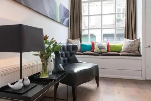 L'Home Apartment