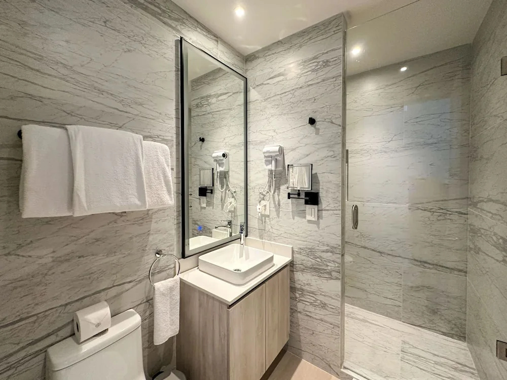 Paradise Found Luxe 2BR Condo in Iconic Location