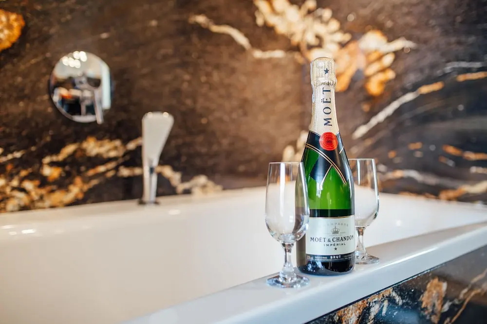 Avesa Luxury Apartments by Wawel Castle