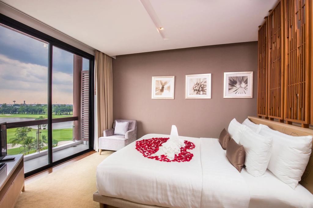 Summit Windmill Golf Suite Hotel at Suvarnabhumi