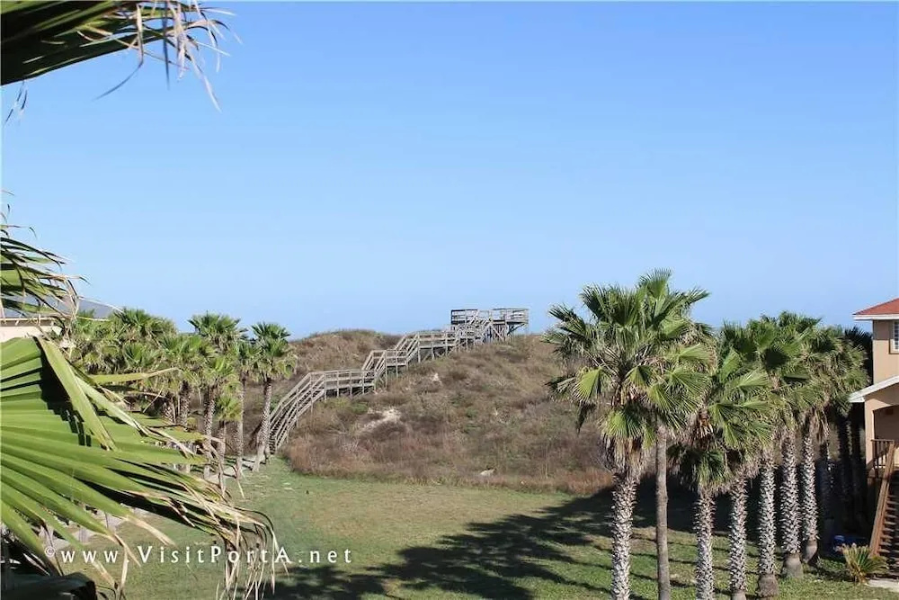 Gone Coastal - 4 Br home by RedAwning