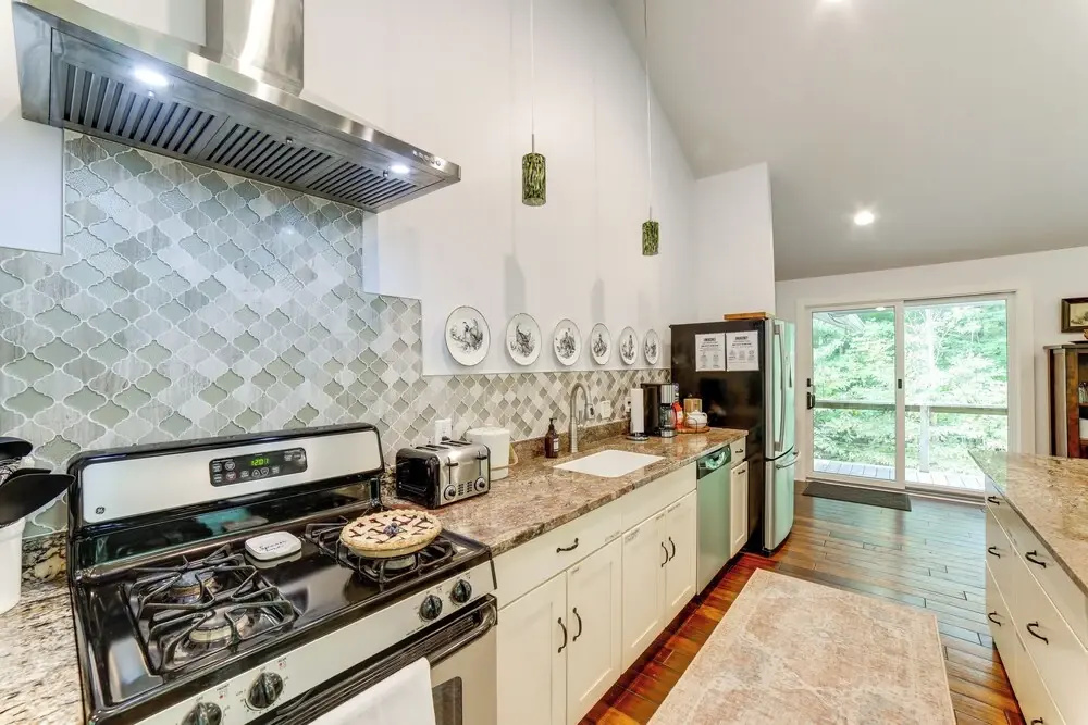 Riverwood: South Haven Retreat on 10 Acres