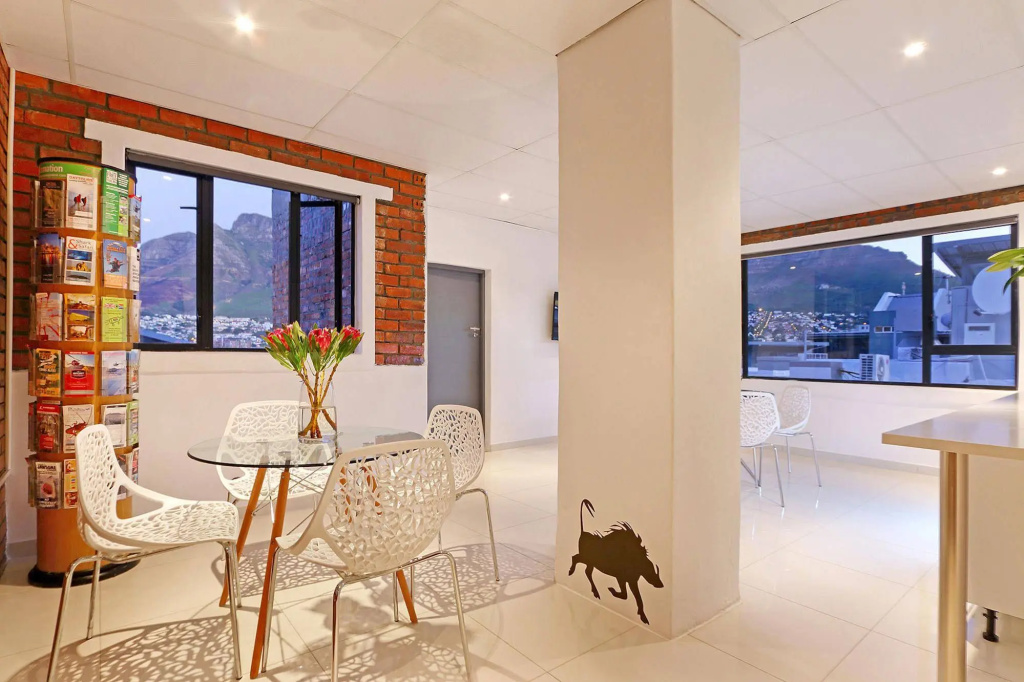 Happy Rhino Hotel