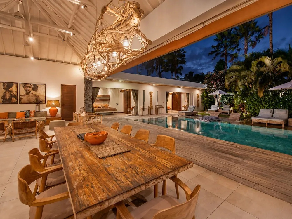 Dreamy 5BR Haven, 200m to Berawas Blissful Beach
