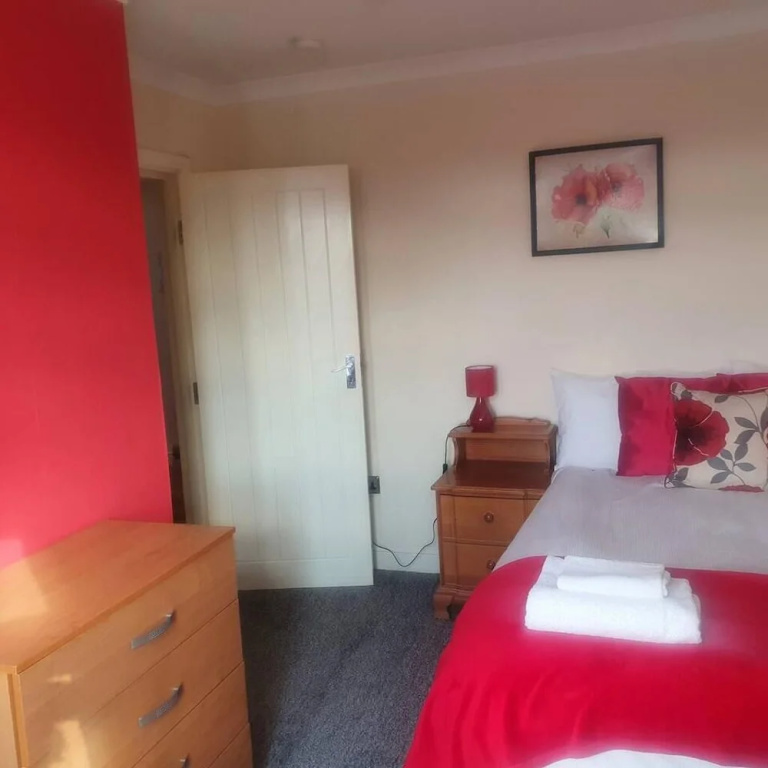 Lovely 4-bed Apartment in Harrow