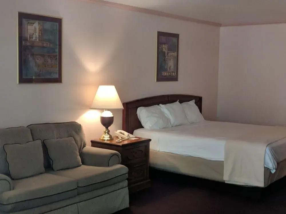 Saddle West Casino Hotel