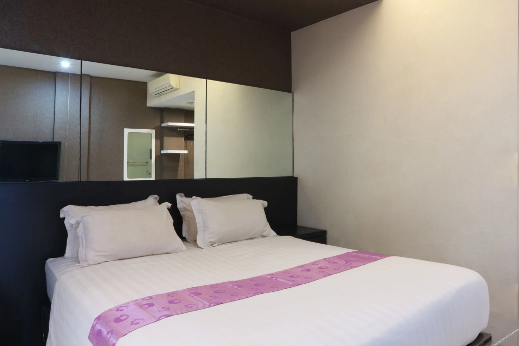 Candi Hotel