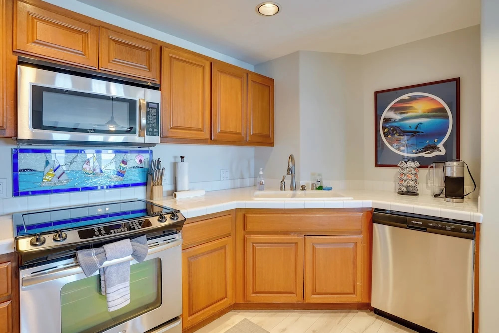 Bright Catalina Island Condo w/ Ocean Views!