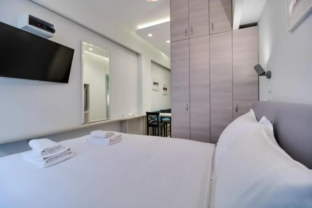 Ermou Fashion Suite #106 @ Plaka - Monastiraki