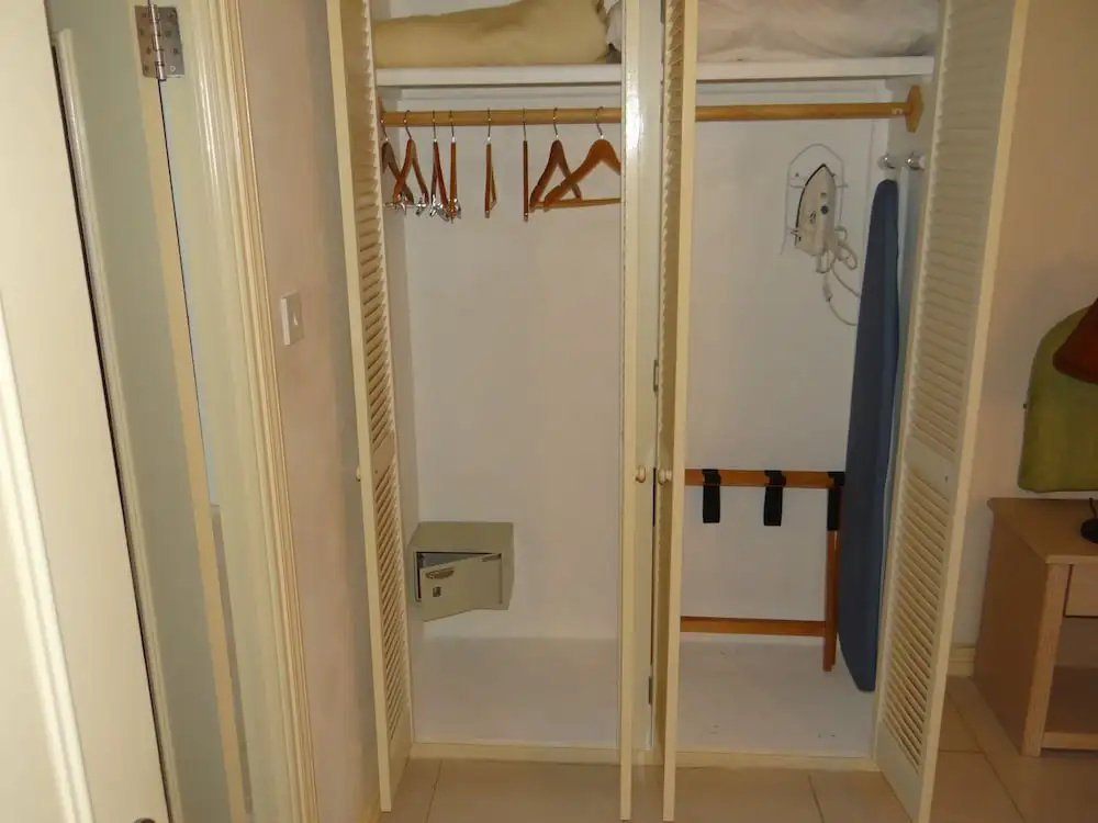 Tropical Winds Apartment Hotel