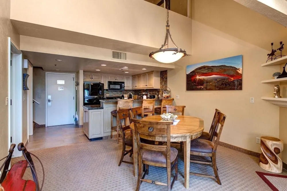 1415 Lowell Ave Condo - 3 Br condo by RedAwning