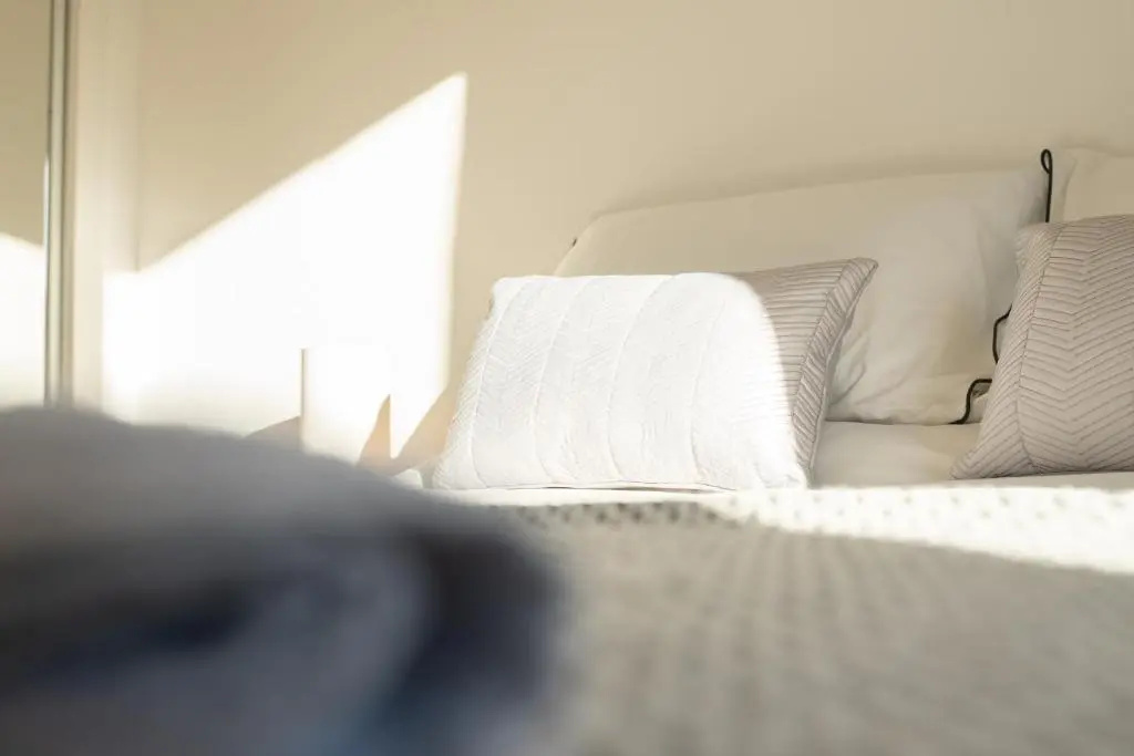Find "DWELLCOME HOME Ltd" site for 10oo10 assurance from past guests - Immaculate 2 Bedroom, 3 Bed, 2 Doubles and a Single 2nd floor Apartment with free allocated off street parking, 100Mbps broadband, Miles better than a hotel