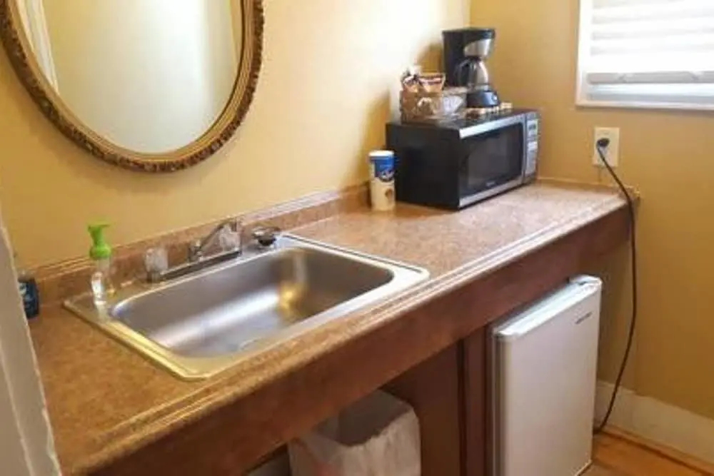 Stark Suite-Boulder Crescent Inn - Houses for Rent in Colorado Springs