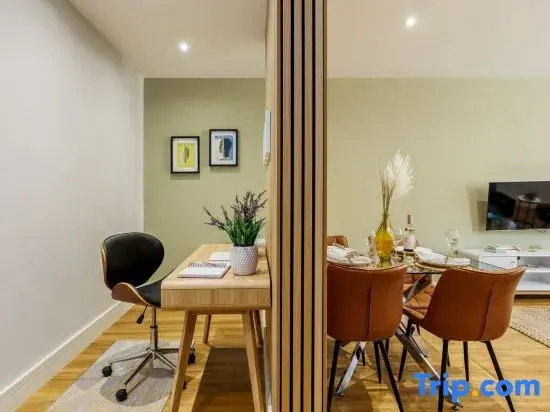 Stunning & Spacious 1-Bed Apt w/ Free Gym & PKG
