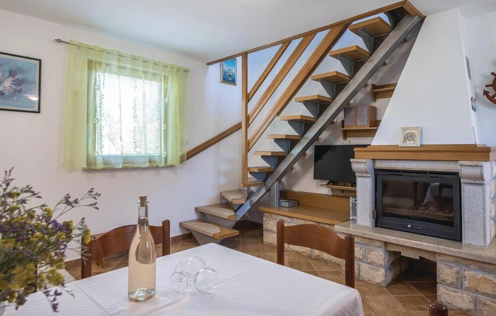 Lovely Home In Liznjan With Wifi