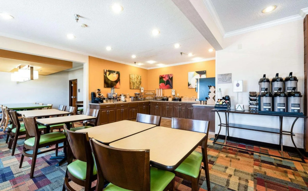 AmericInn by Wyndham Minot