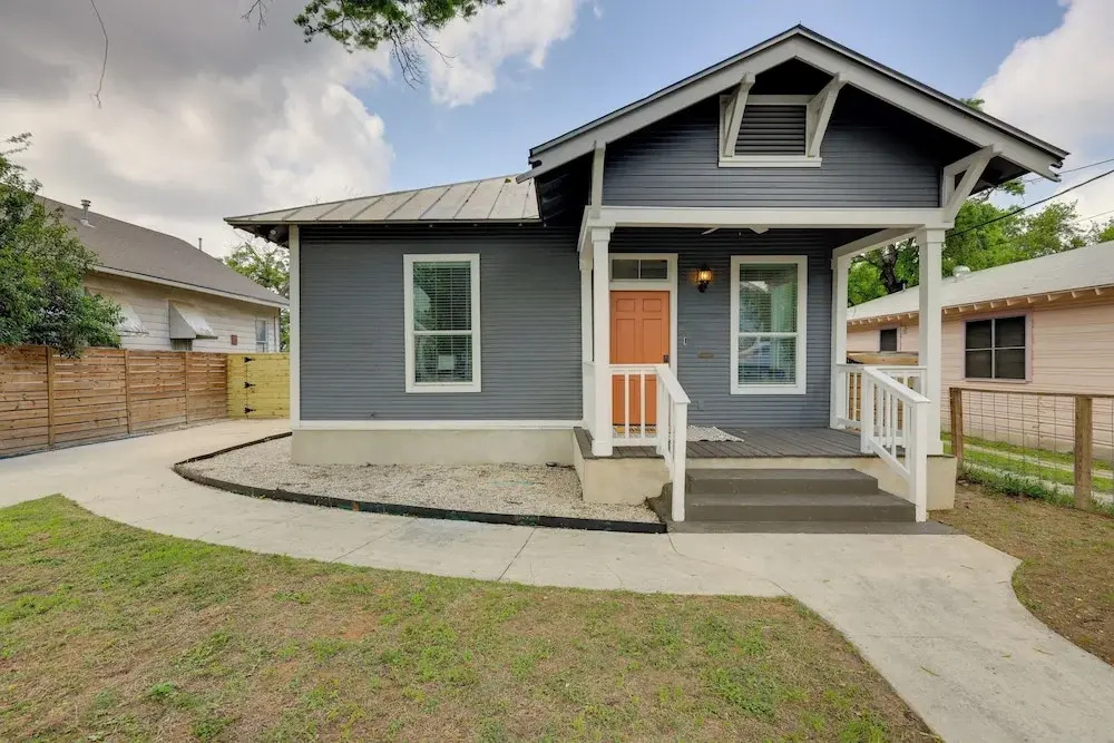 San Antonio Home 2 Mi to Dtwn, Swim Spa!