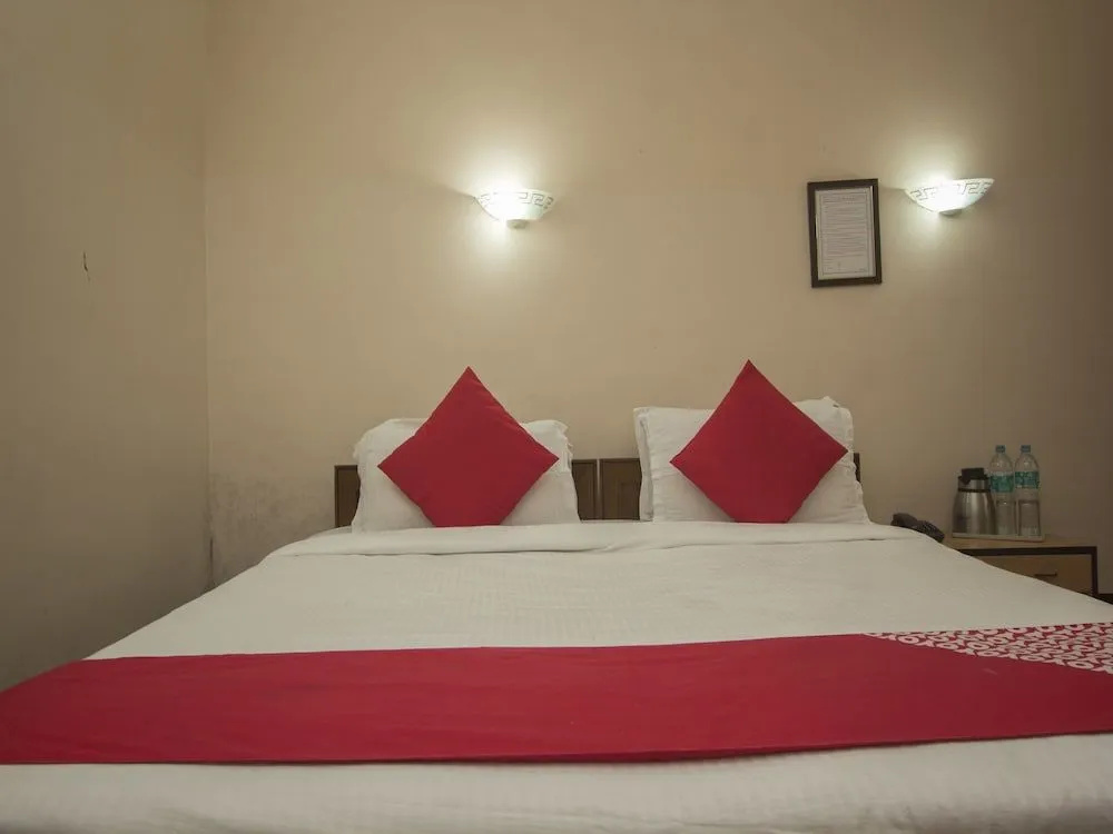 Keswani Group Hotel White Mountain - 200 Metres From MG Marg