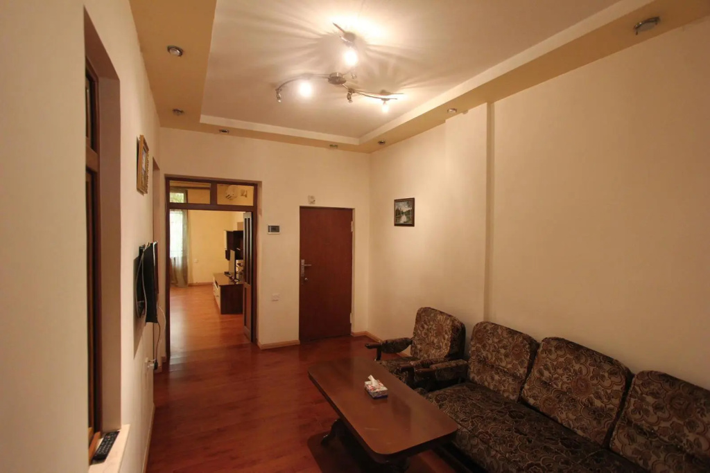 FlatsInYerevan - Apartments on Tpagrichner Street