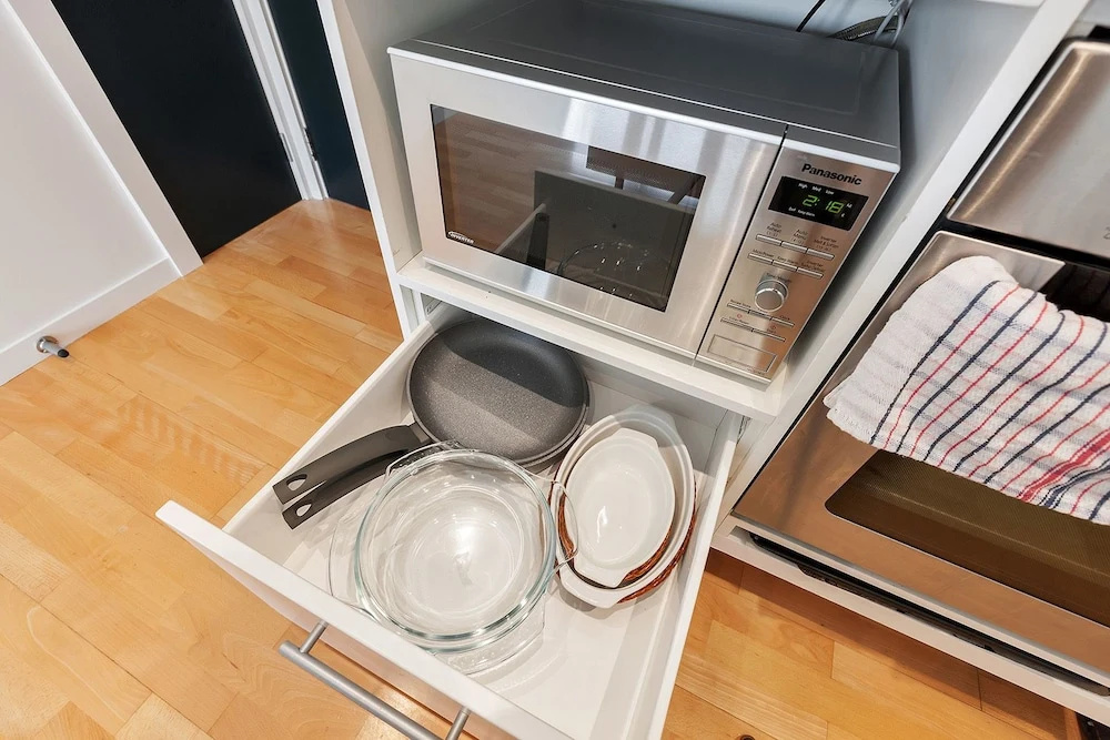 Charming 1 Bdrm in Prime Viaduct Location - by Urban Butler