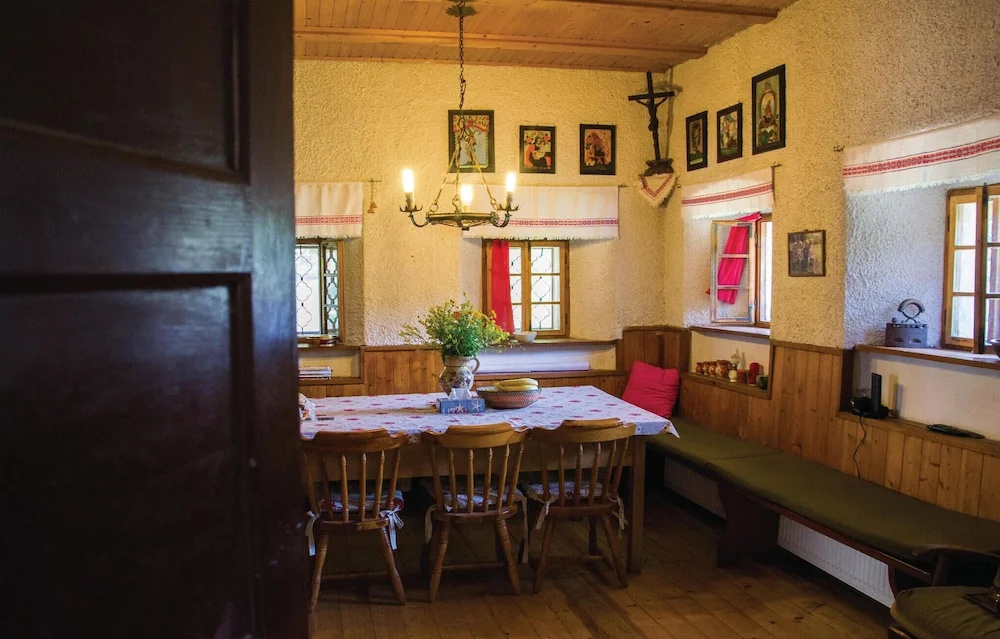 Amazing Home in Vrhnika With Wifi and 2 Bedrooms