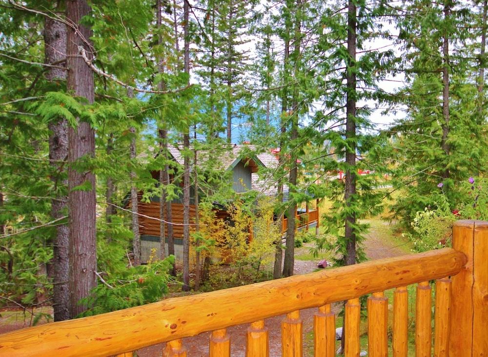 Snow Creek Cabins by Fernie Lodging Co