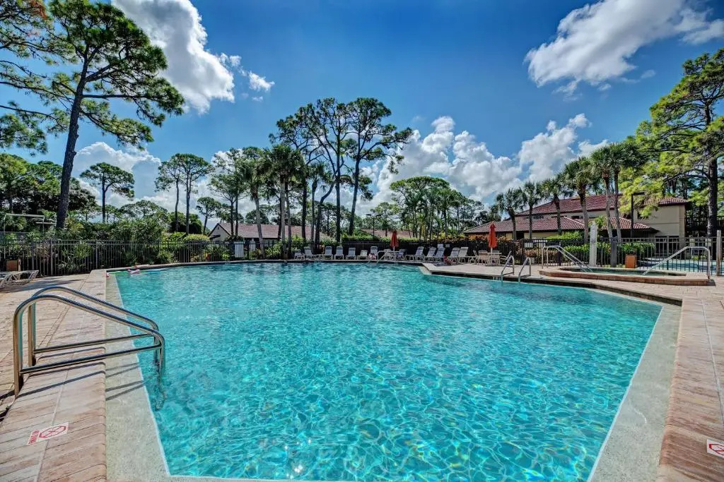 Village des Pins 3645, 2 Bedrooms, Pool Access, WiFi, Hot Tub, Sleeps 4