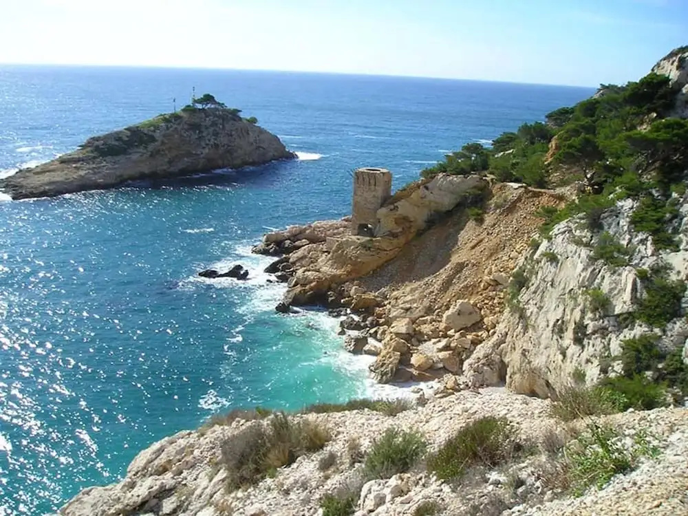 Apartment With one Bedroom in Le Rove, With Wonderful Mountain View and Enclosed Garden - 800 m From the Beach