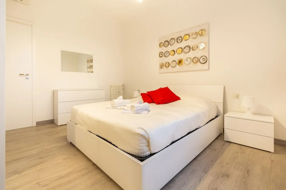 Bright 1 Bedroom near MM1