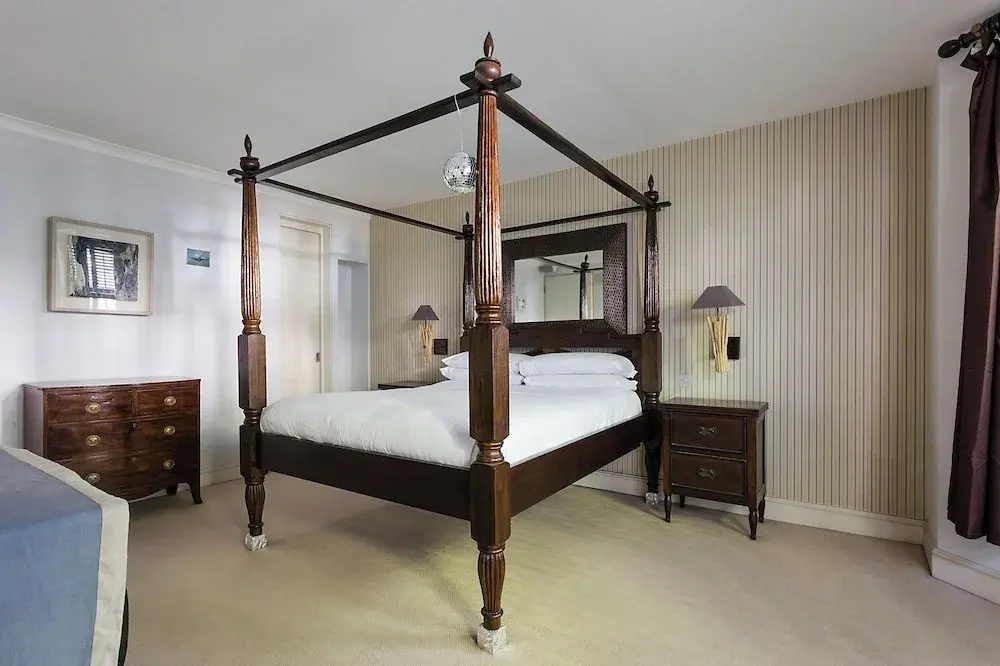 Holland Park Avenue VII by Onefinestay