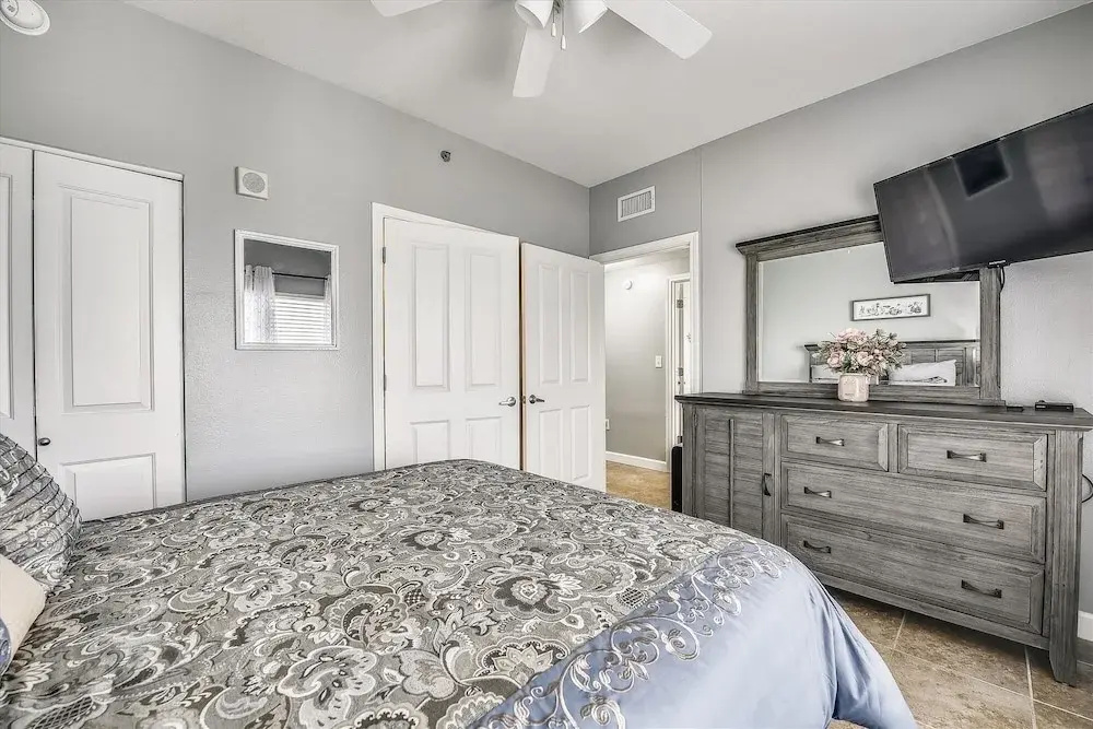 Shores of Panama 1704 - 2 Bedroom + Bunk Room . Updated! Res. Parking 2 Condo by RedAwning