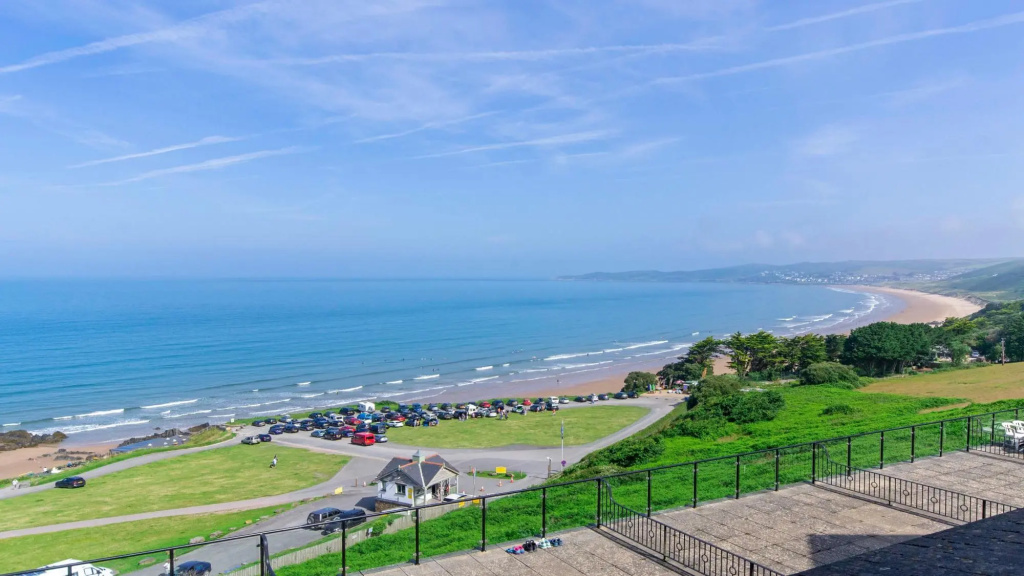 Clifton Court Apt 23 With Seaviews Heated Pool