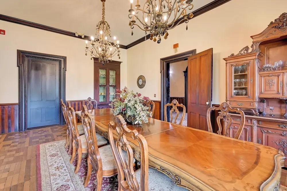 Walk to Golf Course: Spacious Rough River Retreat!