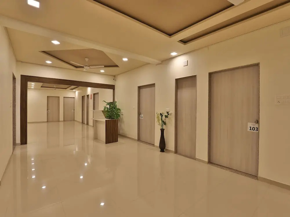 OYO 11750 Hotel Starz