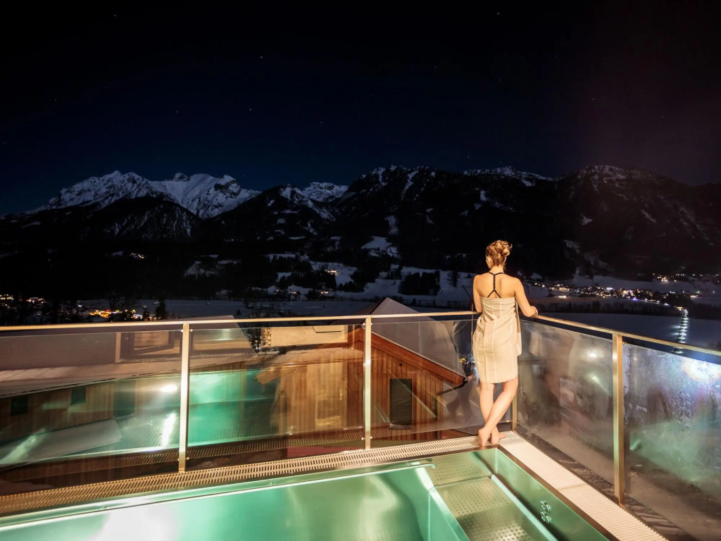 Luxury Chalet With Pool and Sauna Near Ski Lift