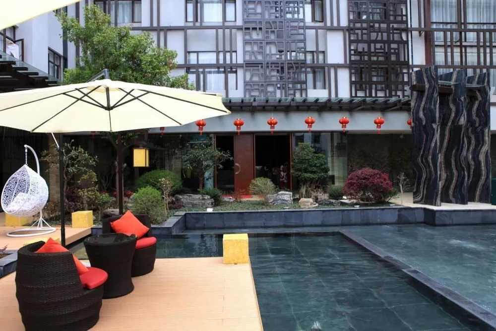 Dongfang Xuanyi Holiday Hotel