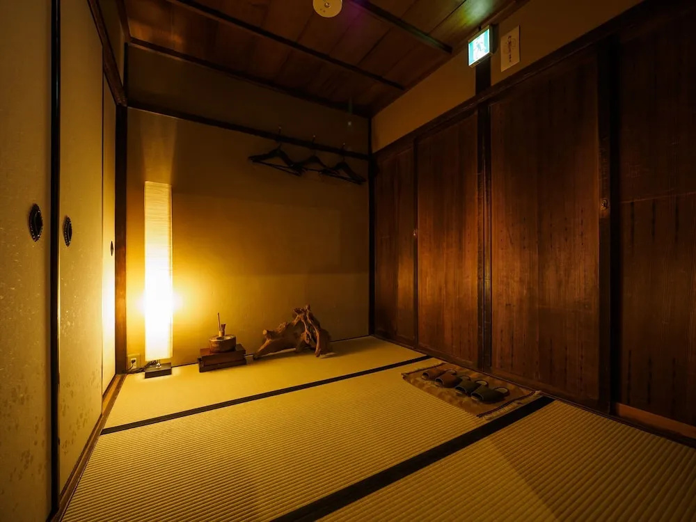 100 years old traditional Kyoto Machiya townhouse - K's Villa