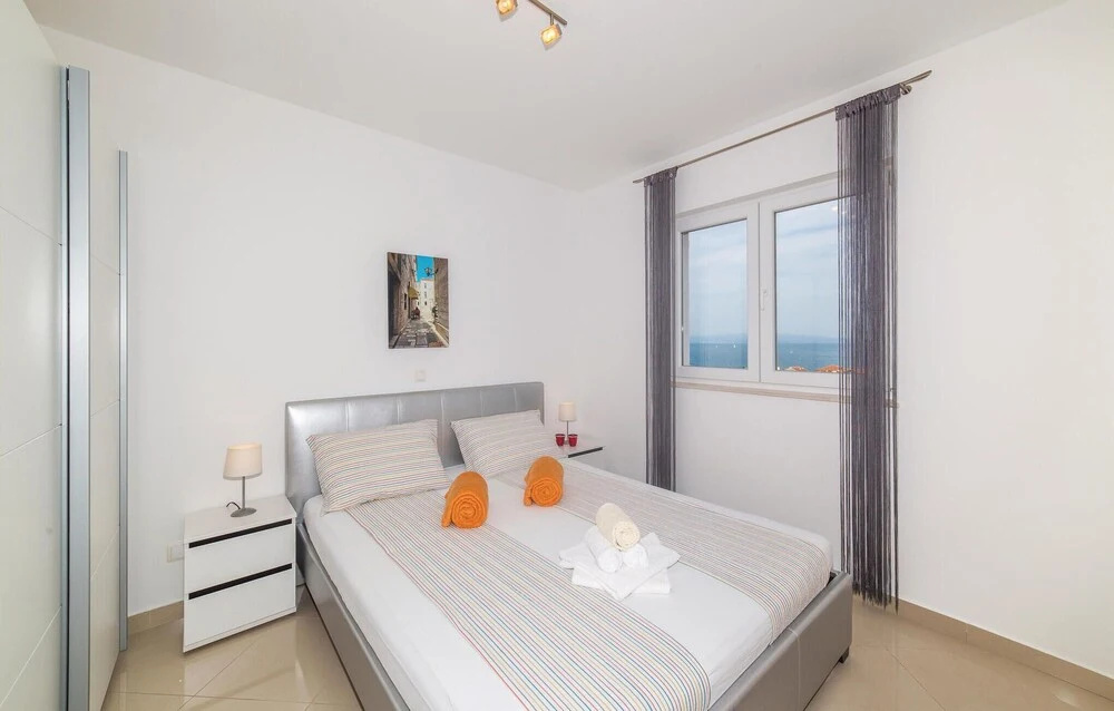 Beautiful Apartment in Okrug Gornji With 2 Bedrooms and Wifi